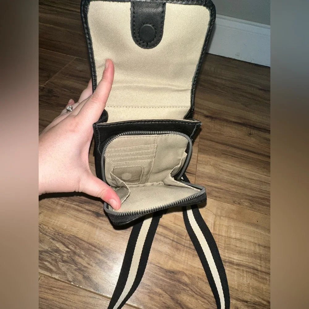 American leather company crossbody with guitar strap - Picture 4 of 4